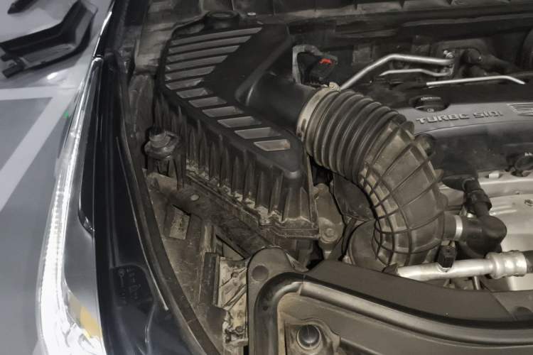 Used Cadillac XT5 2017 Anniversary Edition 25T Luxury Model Engine Bay Right