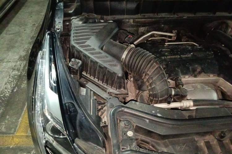 Used Cadillac XT5 2017 Anniversary Edition 25T Luxury Model Engine Bay Right
