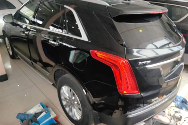 Used Cadillac XT5 2017 Anniversary Edition 28T Four-Wheel Drive Tech Model Exterior 2