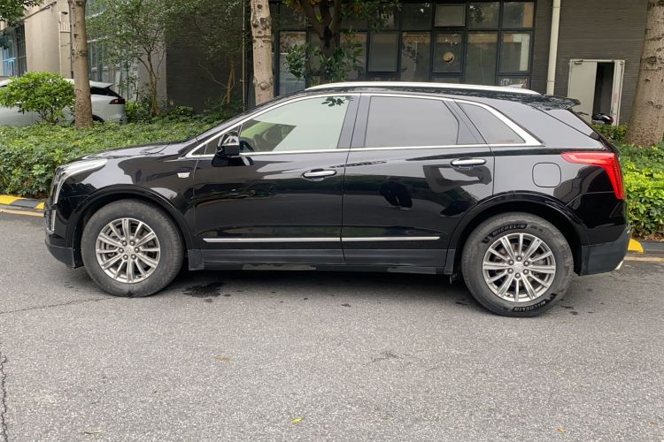 Used Cadillac XT5 2017 Anniversary Edition 25T Luxury Model Exterior 2