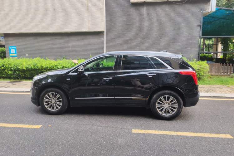 Used Cadillac XT5 2017 Anniversary Edition 25T Luxury Model Exterior 2