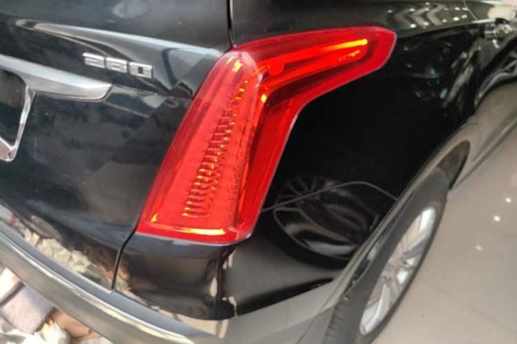 Used Cadillac XT5 2017 Anniversary Edition 28T Four-Wheel Drive Tech Model Exterior 3