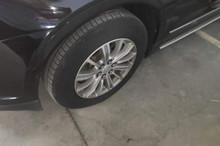 Used Cadillac XT5 2017 Anniversary Edition 28T Four-Wheel Drive Luxury Model Exterior 4