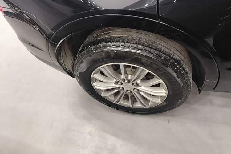Used Cadillac XT5 2017 Anniversary Edition 25T Luxury Model Exterior 5