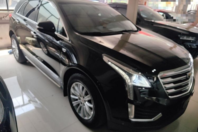 Used Cadillac XT5 2017 Anniversary Edition 28T Four-Wheel Drive Tech Model Front Right 45 Deg