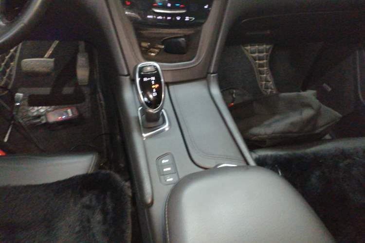 Used Cadillac XT5 2017 Anniversary Edition 28T Four-Wheel Drive Luxury Model Gear Lever