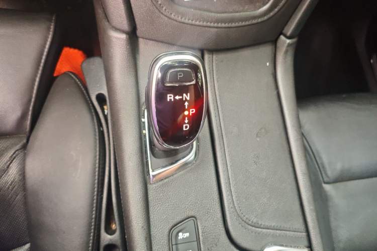 Used Cadillac XT5 2017 Anniversary Edition 28T Four-Wheel Drive Luxury Model Gear Lever