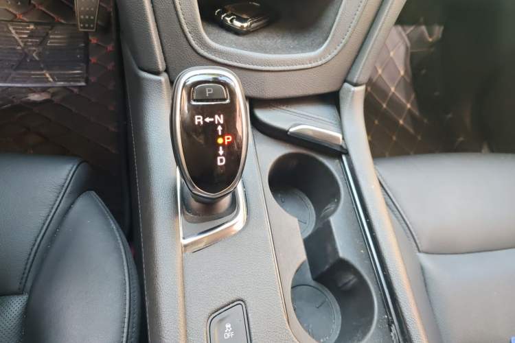 Used Cadillac XT5 2017 Anniversary Edition 25T Luxury Model Gear Lever