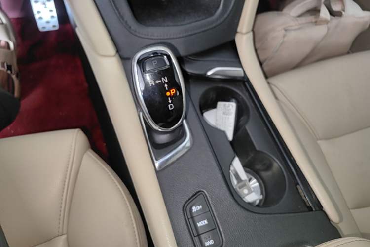 Used Cadillac XT5 2017 Anniversary Edition 28T Four-Wheel Drive Tech Model Gear Lever