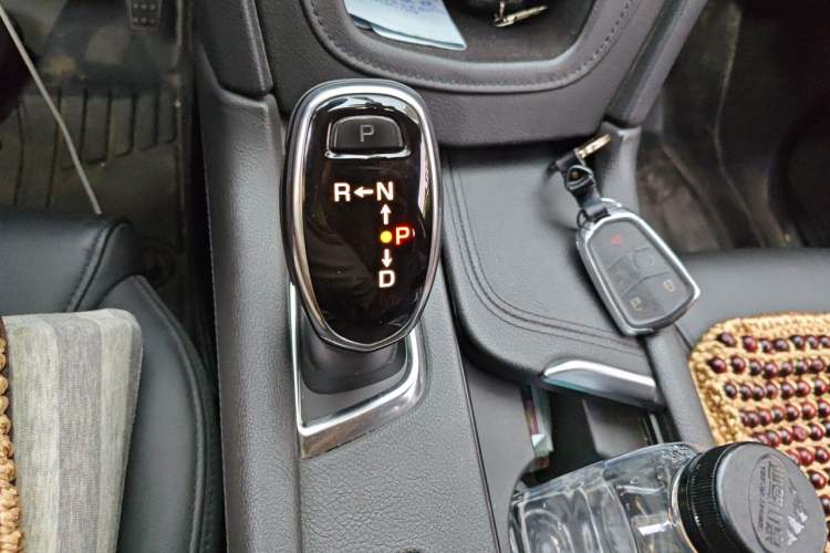 Used Cadillac XT5 2017 Anniversary Edition 25T Luxury Model Gear Lever
