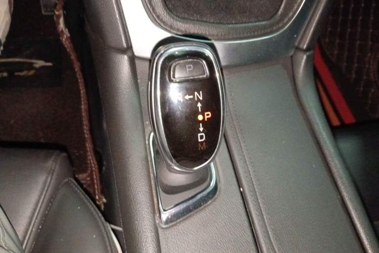 Used Cadillac XT5 2017 Anniversary Edition 25T Luxury Model Gear Lever