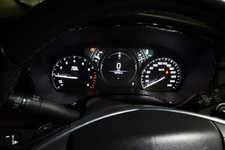 Used Cadillac XT5 2017 Anniversary Edition 25T Luxury Model Instrument Cluster