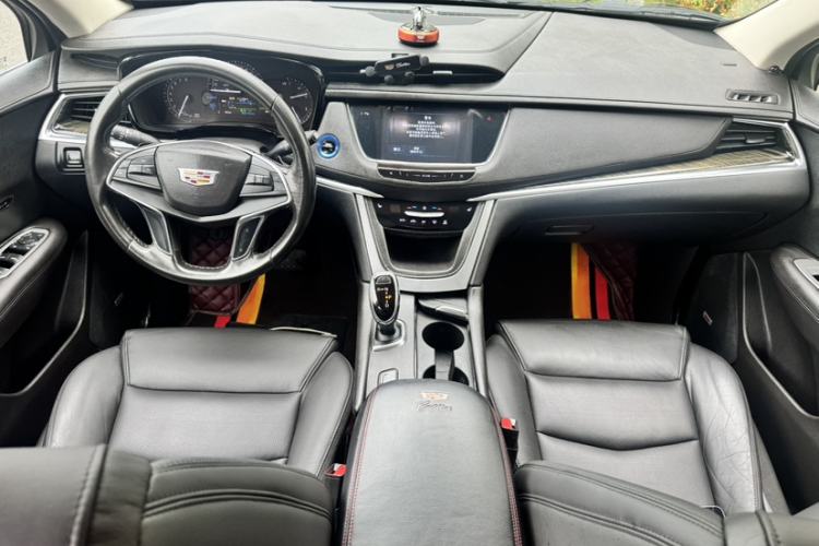 Used Cadillac XT5 2017 Anniversary Edition 25T Luxury Model Interior 4