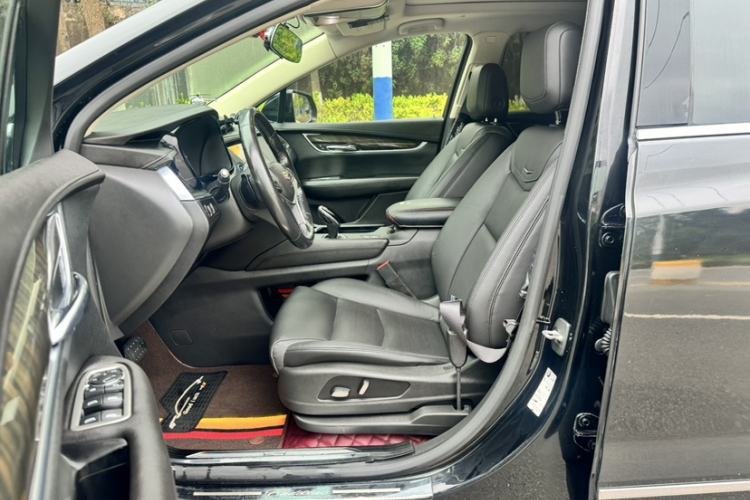 Used Cadillac XT5 2017 Anniversary Edition 25T Luxury Model Interior 5