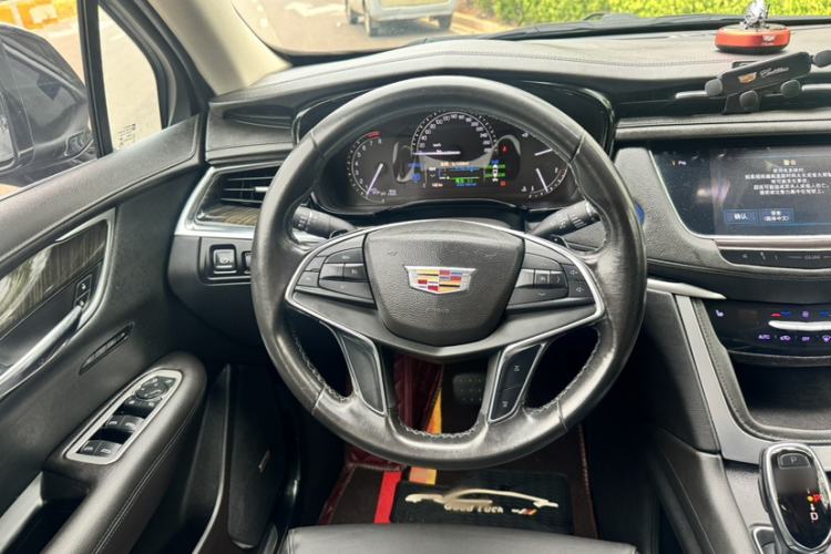 Used Cadillac XT5 2017 Anniversary Edition 25T Luxury Model Interior 7