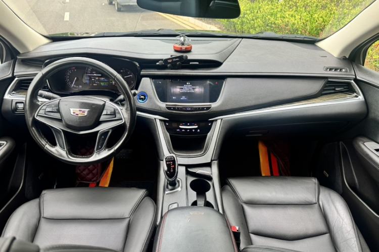 Used Cadillac XT5 2017 Anniversary Edition 25T Luxury Model Interior 8