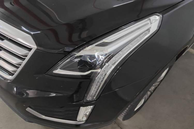 Used Cadillac XT5 2017 Anniversary Edition 28T Four-Wheel Drive Luxury Model Left Front Headlight