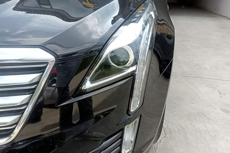 Used Cadillac XT5 2017 Anniversary Edition 25T Luxury Model Left Front Headlight