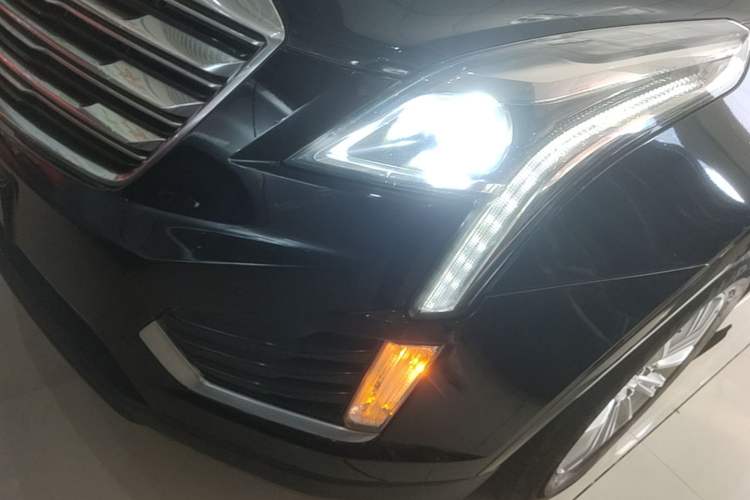 Used Cadillac XT5 2017 Anniversary Edition 28T Four-Wheel Drive Tech Model Left Front Headlight