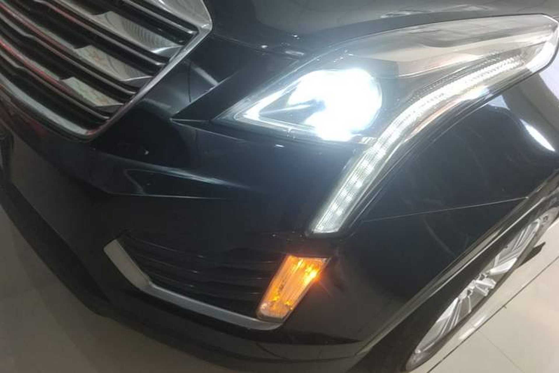 Used Cadillac XT5 2017 Anniversary Edition 28T Four-Wheel Drive Tech Model Left Front Headlight