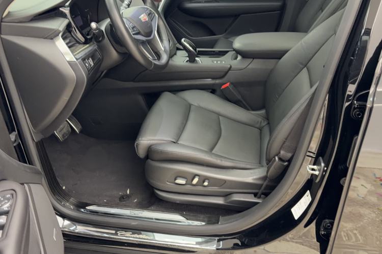 Used Cadillac XT5 2017 Anniversary Edition 28T Four-Wheel Drive Luxury Model Left Front Seat
