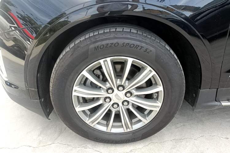 Used Cadillac XT5 2017 Anniversary Edition 25T Luxury Model Left Front Wheel Hub