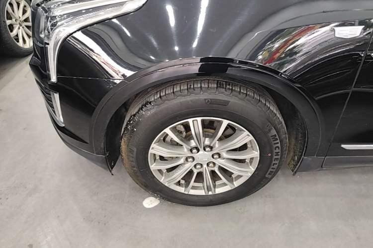 Used Cadillac XT5 2017 Anniversary Edition 25T Luxury Model Left Front Wheel Hub