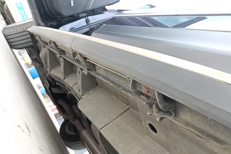Used Cadillac XT5 2017 Anniversary Edition 25T Luxury Model Left Side Sill