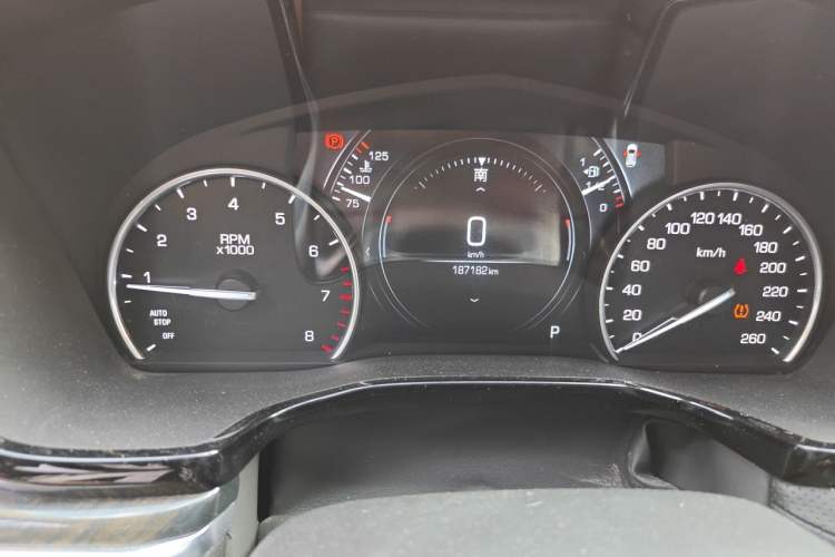 Used Cadillac XT5 2017 Anniversary Edition 25T Luxury Model Odometer Close Up