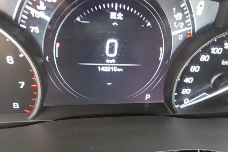 Used Cadillac XT5 2017 Anniversary Edition 28T Four-Wheel Drive Luxury Model Odometer Close Up