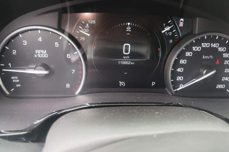 Used Cadillac XT5 2017 Anniversary Edition 25T Luxury Model Odometer Close Up