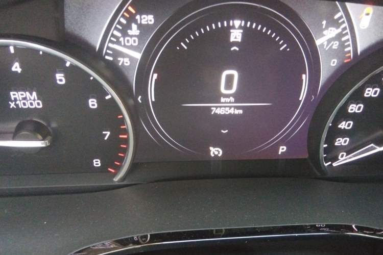 Used Cadillac XT5 2017 Anniversary Edition 28T Four-Wheel Drive Tech Model Odometer Close Up