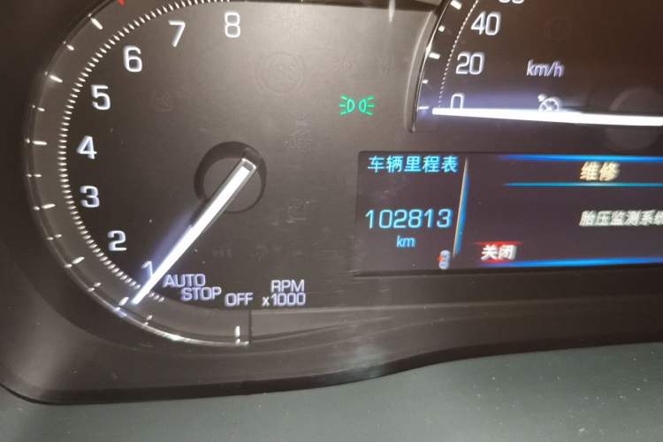 Used Cadillac XT5 2017 Anniversary Edition 25T Luxury Model Odometer Close Up