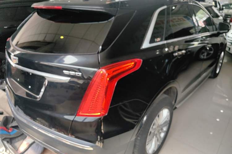 Used Cadillac XT5 2017 Anniversary Edition 28T Four-Wheel Drive Tech Model Rear Right 45 Deg