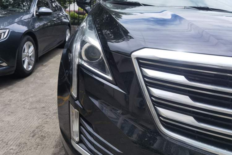 Used Cadillac XT5 2017 Anniversary Edition 25T Luxury Model Right Front Headlight