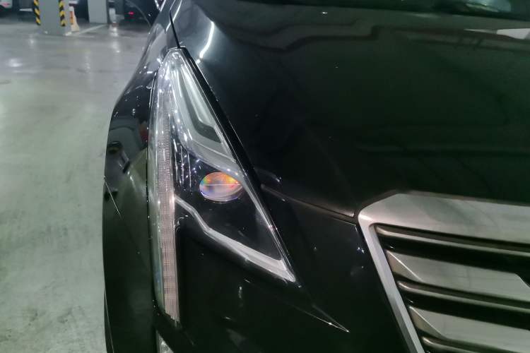 Used Cadillac XT5 2017 Anniversary Edition 28T All-Wheel-Drive Leading Model Right Front Headlight