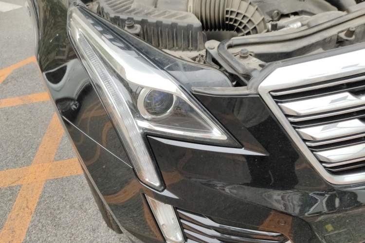 Used Cadillac XT5 2017 Anniversary Edition 25T Luxury Model Right Front Headlight