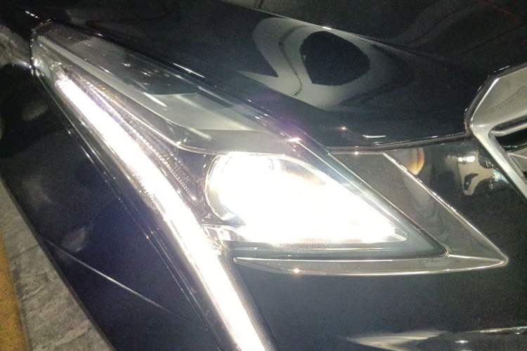 Used Cadillac XT5 2017 Anniversary Edition 25T Luxury Model Right Front Headlight