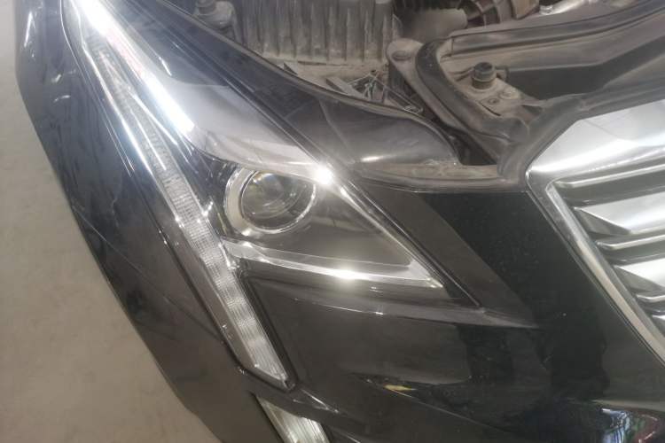 Used Cadillac XT5 2017 Anniversary Edition 25T Luxury Model Right Front Headlight