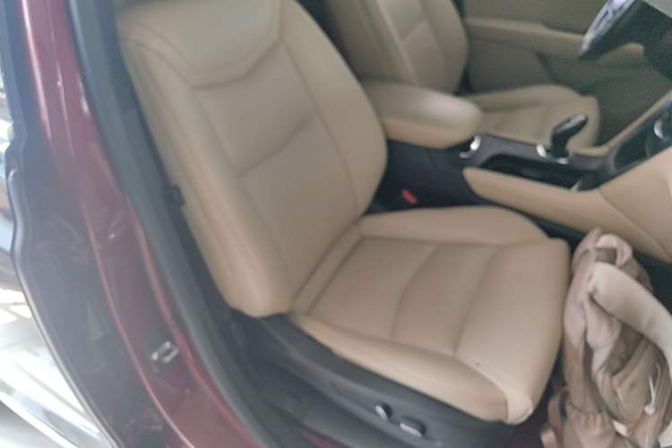 Used Cadillac XT5 2017 Anniversary Edition 28T Four-Wheel Drive Tech Model Right Front Seat