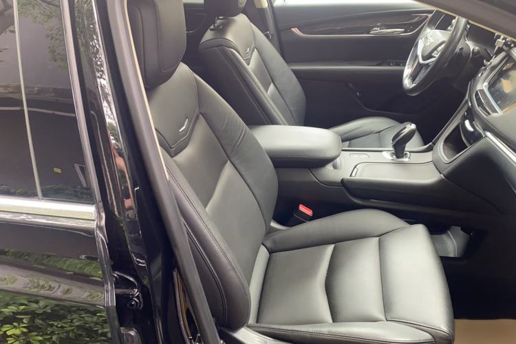 Used Cadillac XT5 2017 Anniversary Edition 25T Luxury Model Right Front Seat