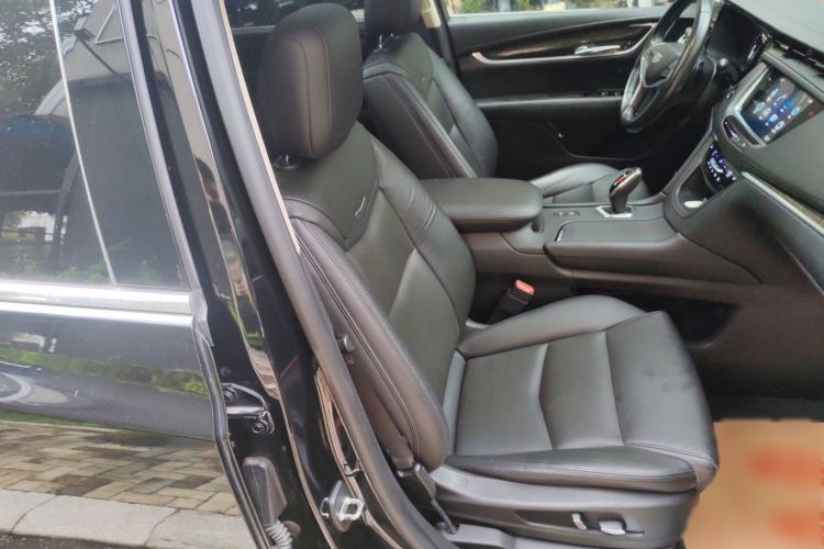 Used Cadillac XT5 2017 Anniversary Edition 25T Luxury Model Right Front Seat