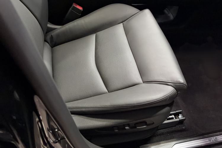 Used Cadillac XT5 2017 Anniversary Edition 28T Four-Wheel Drive Luxury Model Right Front Seat