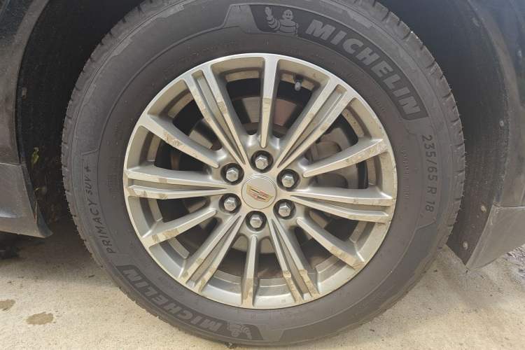 Used Cadillac XT5 2017 Anniversary Edition 25T Luxury Model Right Front Wheel Hub