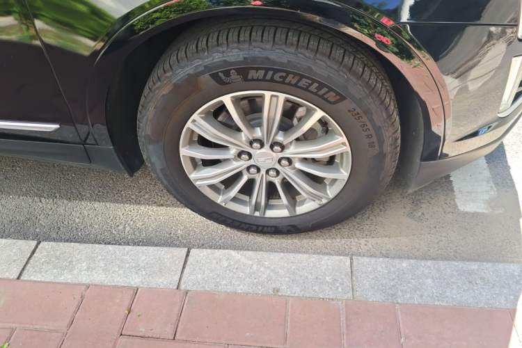 Used Cadillac XT5 2017 Anniversary Edition 25T Luxury Model Right Front Wheel Hub