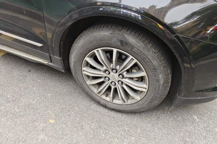 Used Cadillac XT5 2017 Anniversary Edition 25T Luxury Model Right Front Wheel Hub
