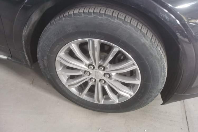 Used Cadillac XT5 2017 Anniversary Edition 25T Luxury Model Right Front Wheel Hub