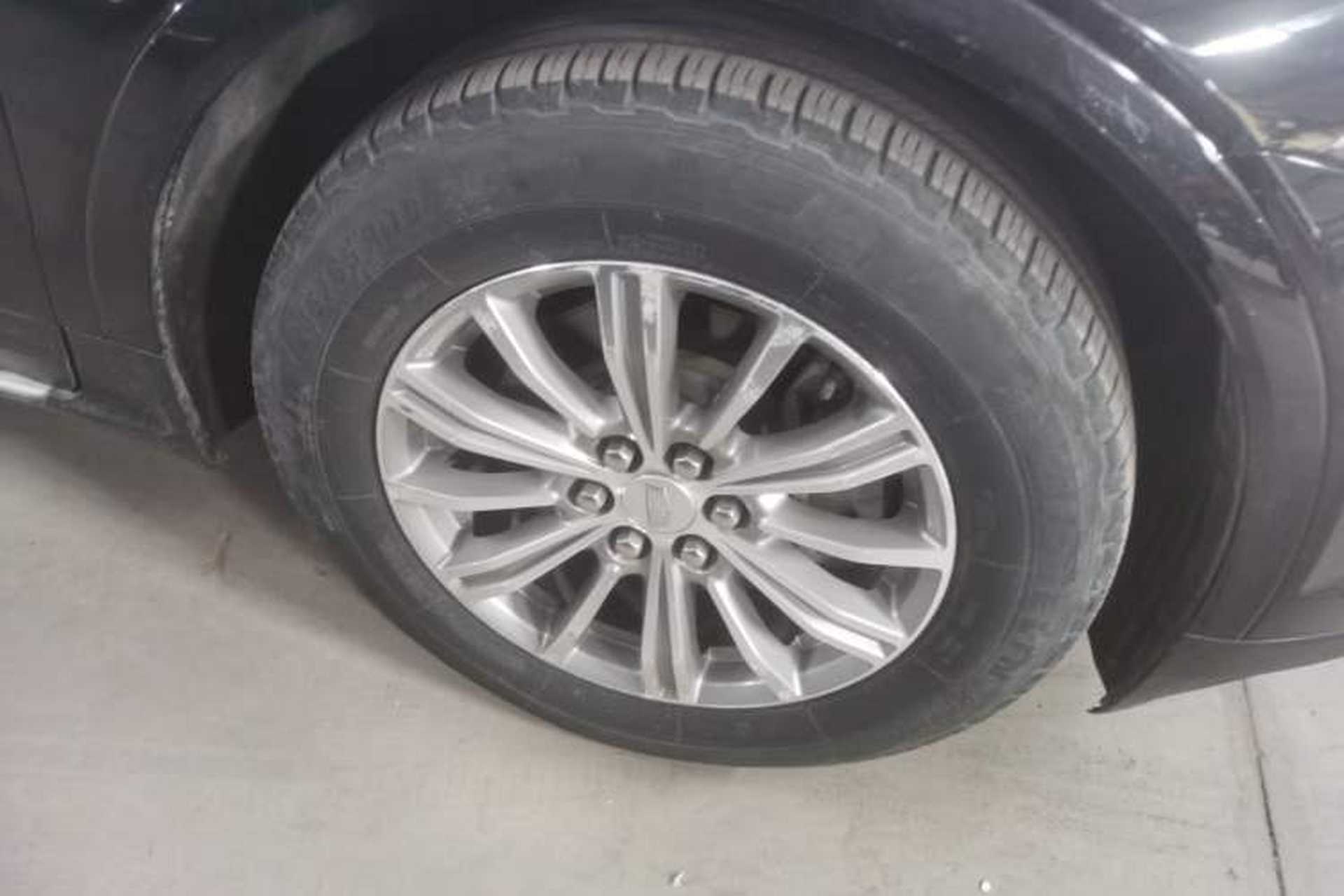 Used Cadillac XT5 2017 Anniversary Edition 25T Luxury Model Right Front Wheel Hub