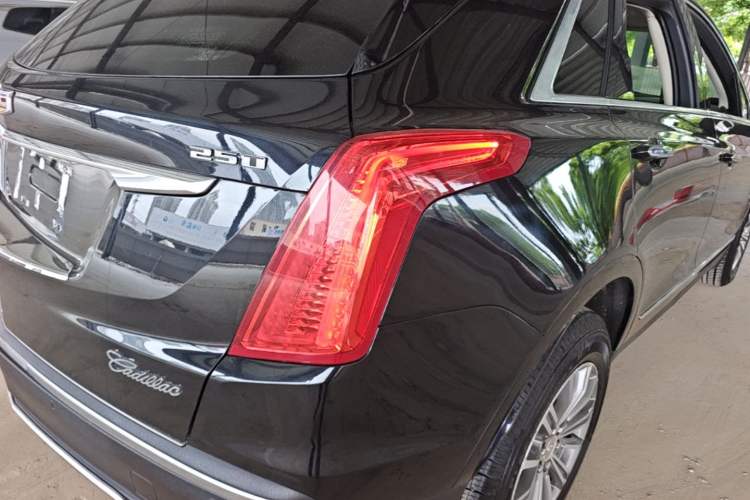 Used Cadillac XT5 2017 Anniversary Edition 25T Luxury Model Right Rear Taillight