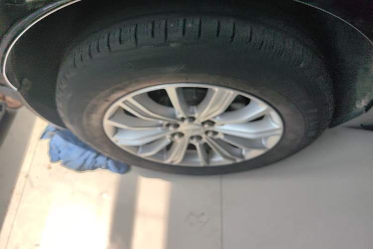 Used Cadillac XT5 2017 Anniversary Edition 28T Four-Wheel Drive Tech Model Right Rear Wheel Hub